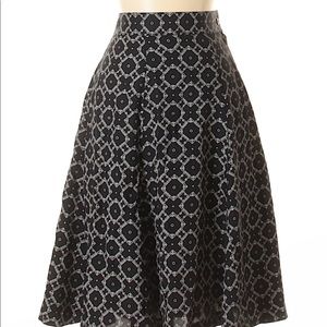 Kenneth Mitchell Skirt Black & White Knee Length Size 4P
